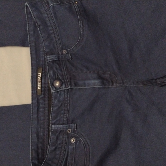 Roz & Ali Women's Jeans* Size 8 Tall* Dark Wash* Great Used Condition* - Picture 2 of 6